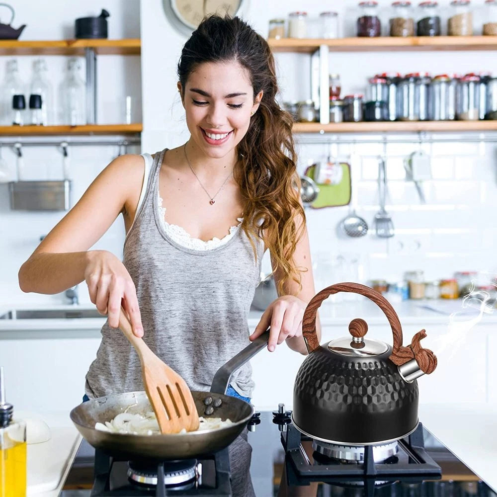 Whistling Kettle 2.5Liter Tea Kettle for Gas Stove Home Kitchen Kettle Cooker UK